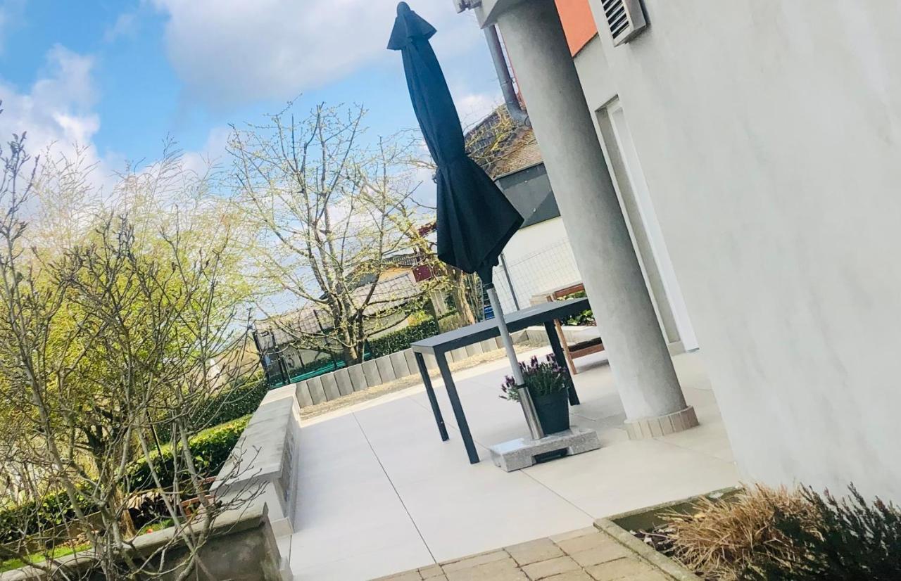 Les Pantoufles Dans Le Pre Apartment Eppeldorf ภายนอก รูปภาพ